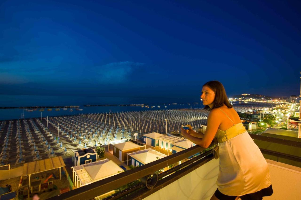 Hotel Negresco Cattolica Esterno foto