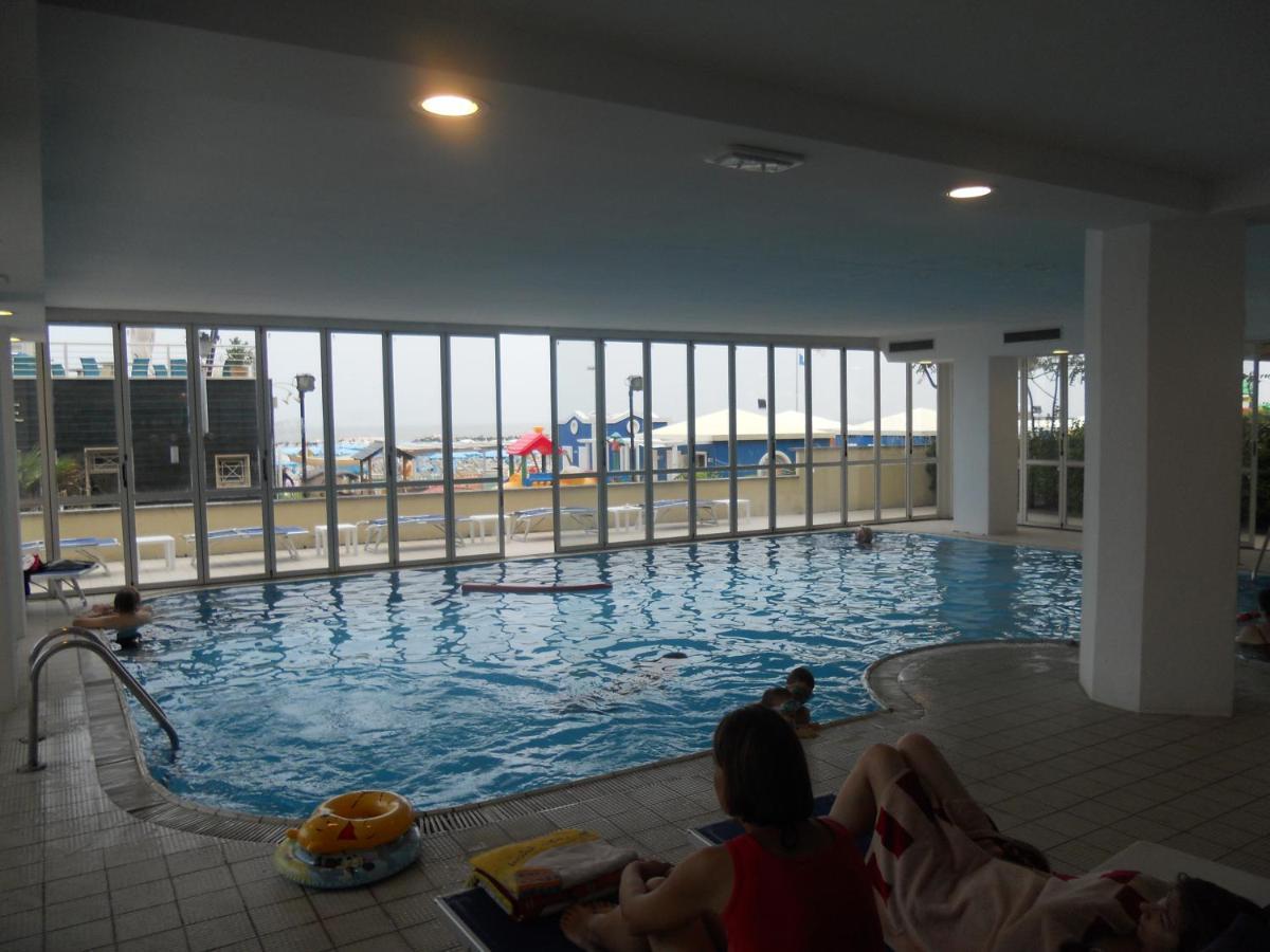 Hotel Negresco Cattolica Esterno foto