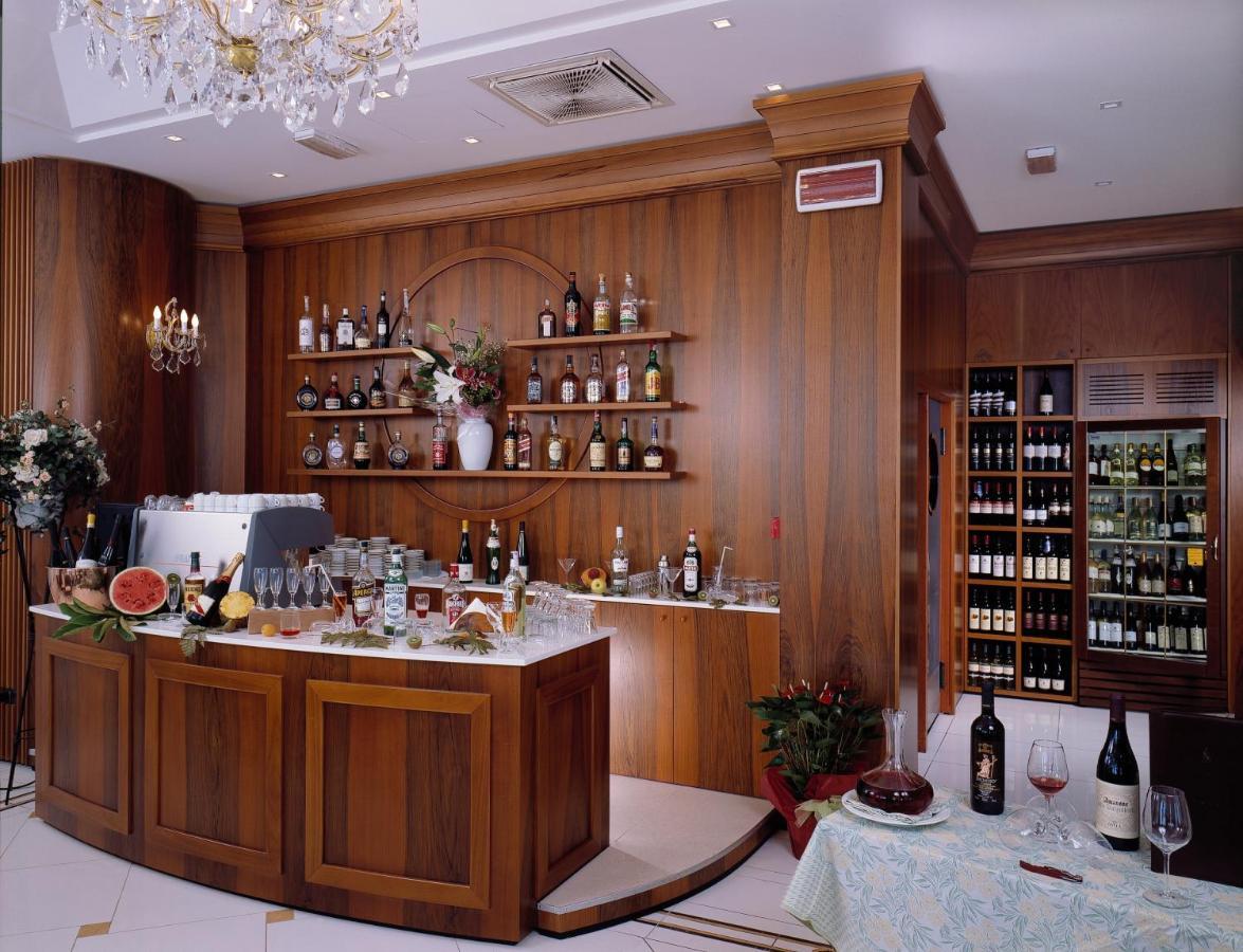 Hotel Negresco Cattolica Esterno foto