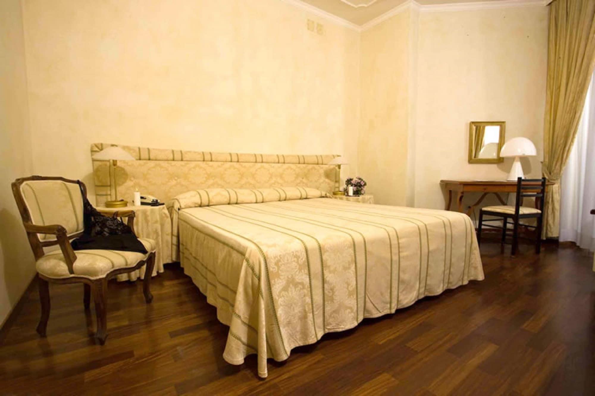 Hotel Negresco Cattolica Esterno foto