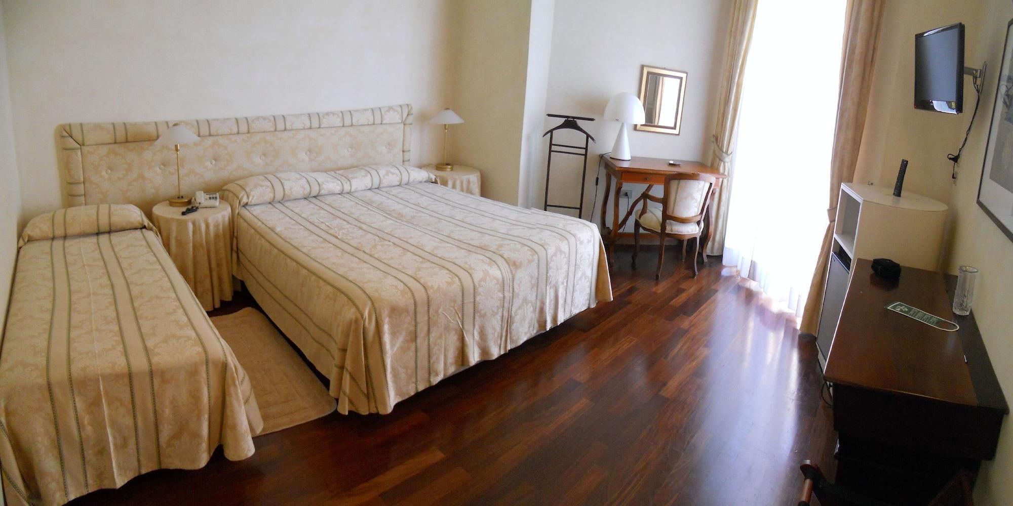 Hotel Negresco Cattolica Esterno foto
