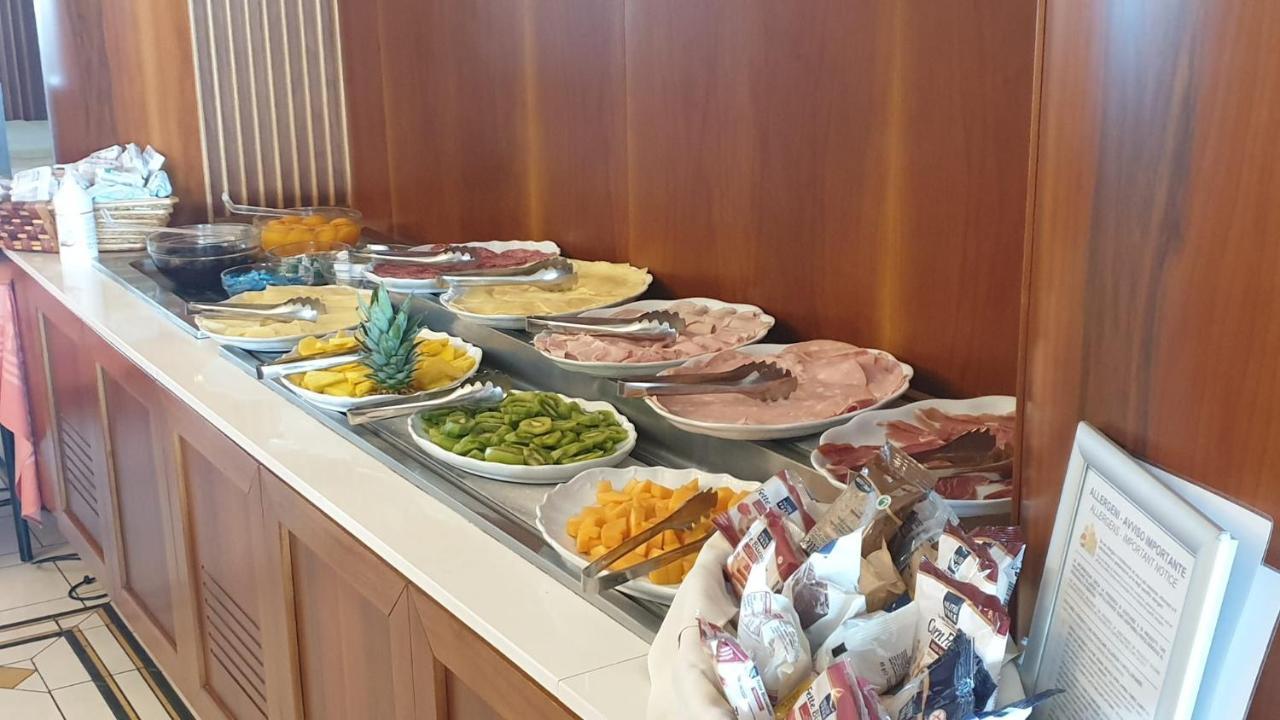 Hotel Negresco Cattolica Esterno foto