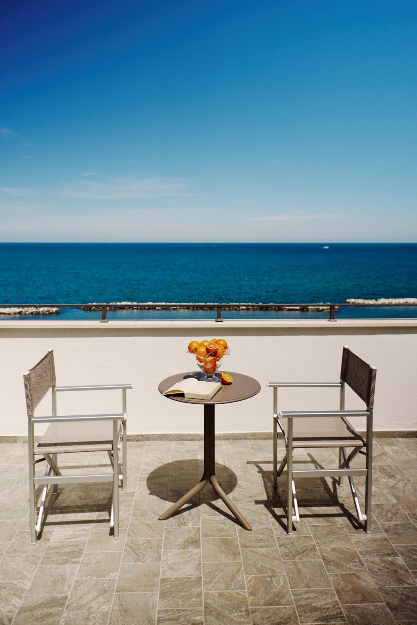 Hotel Negresco Cattolica Esterno foto