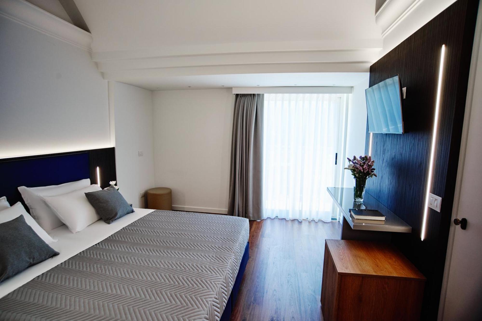 Hotel Negresco Cattolica Esterno foto