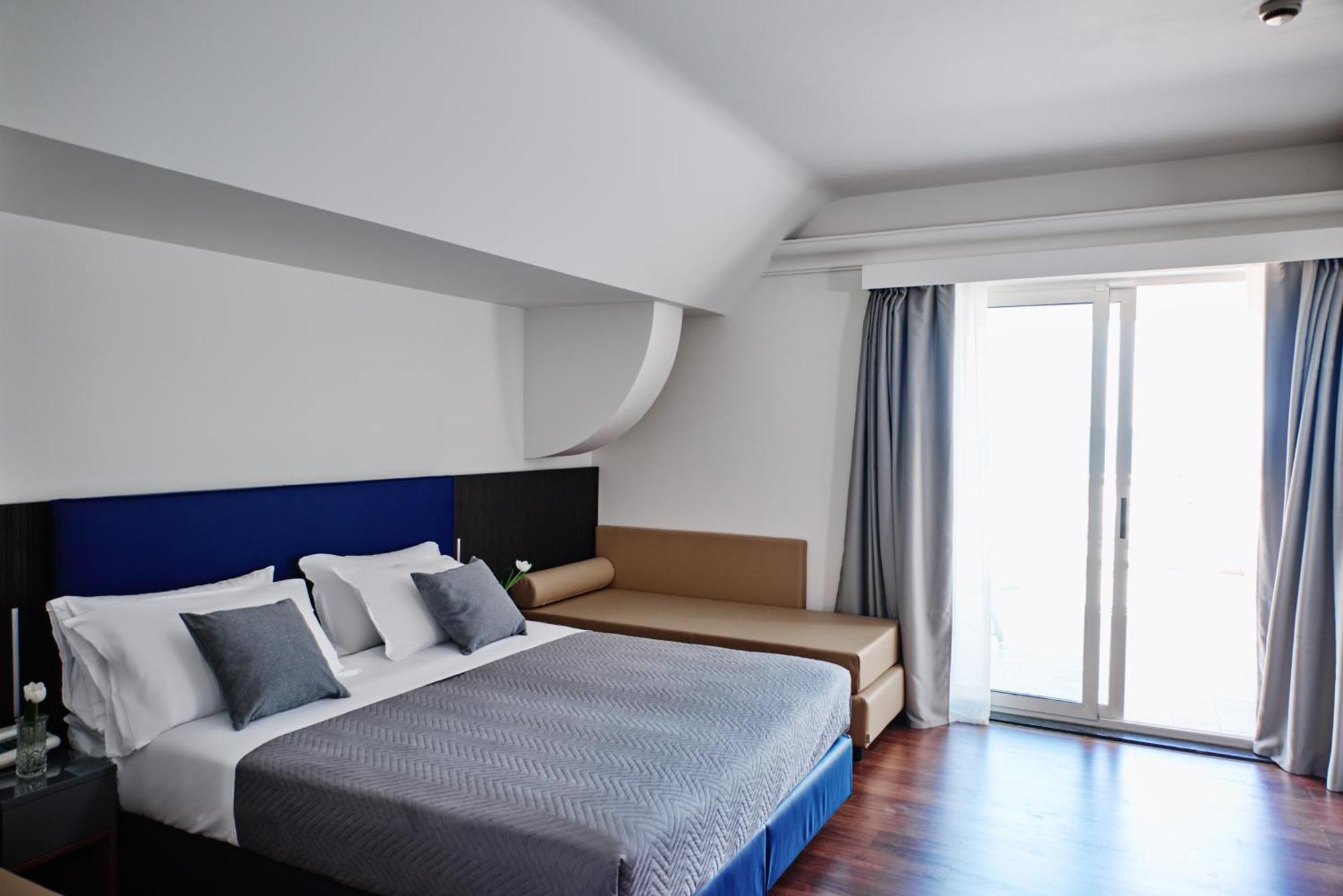 Hotel Negresco Cattolica Esterno foto