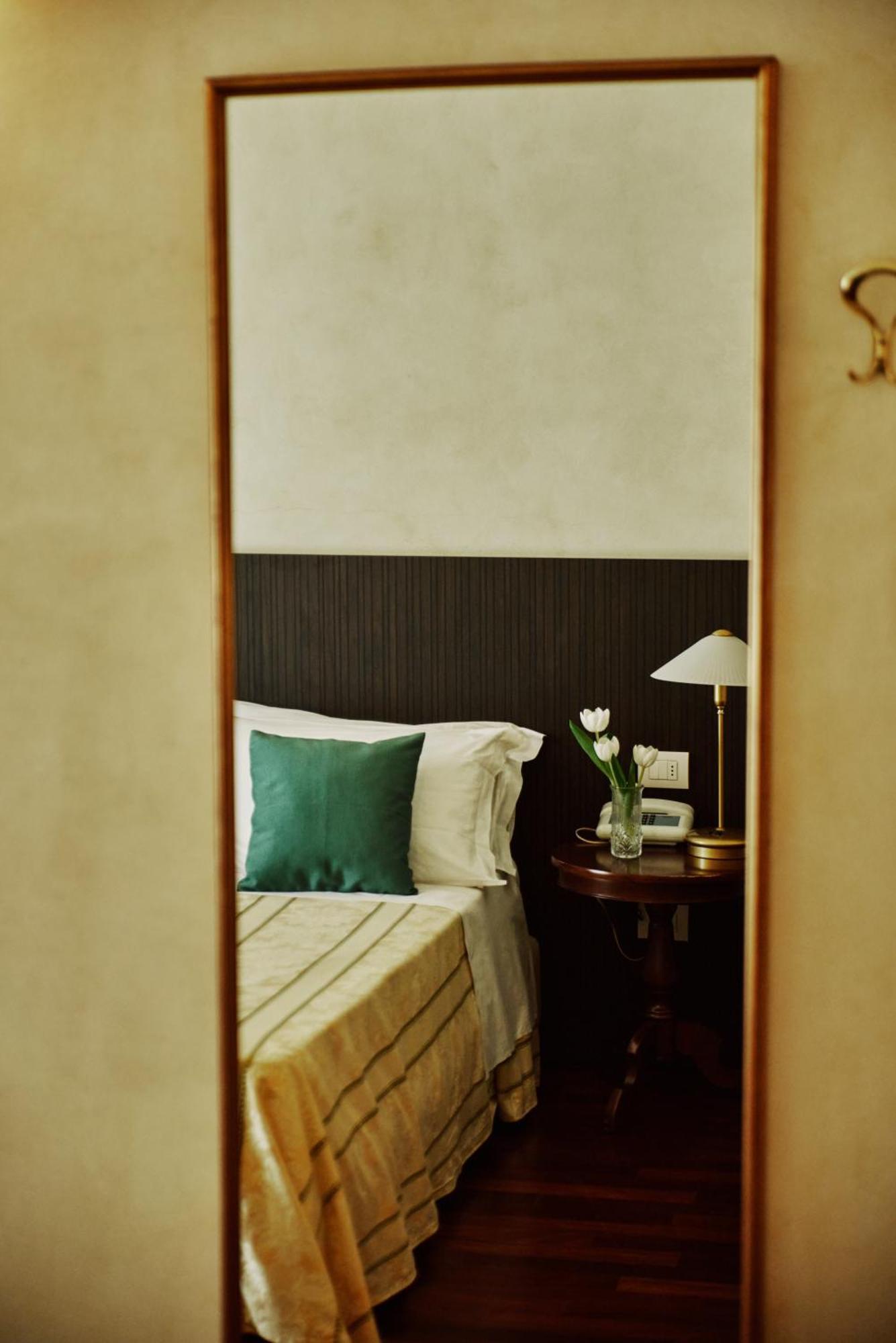 Hotel Negresco Cattolica Esterno foto