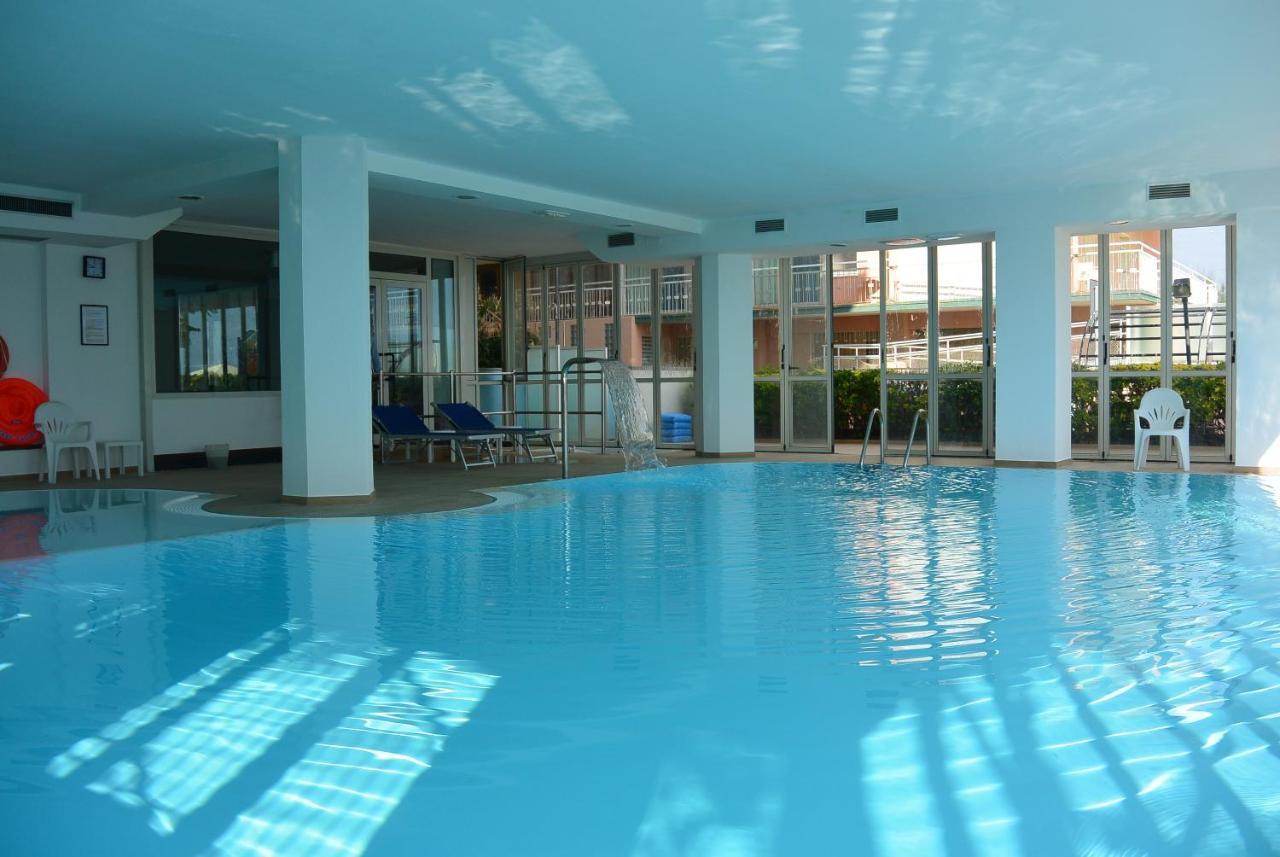 Hotel Negresco Cattolica Esterno foto